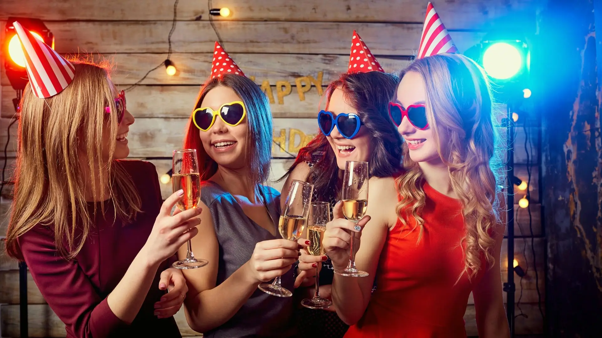 Soiree photobooth coupe champagne lunettes gadgets accessoires